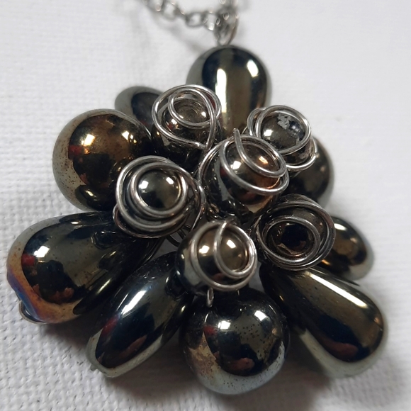 Flower Glass Pendant with Oil Effect - Picture 5 of 6